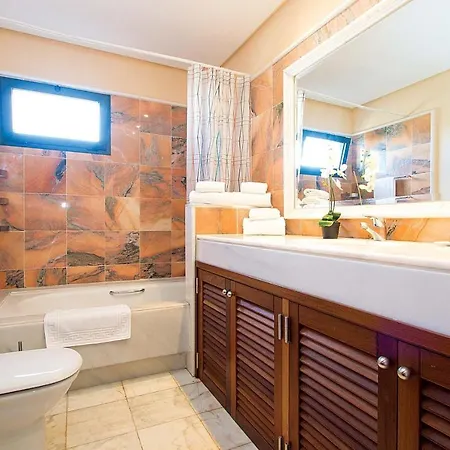 فيلة Playa Blanca Sleeps 6 Air Con Wifi